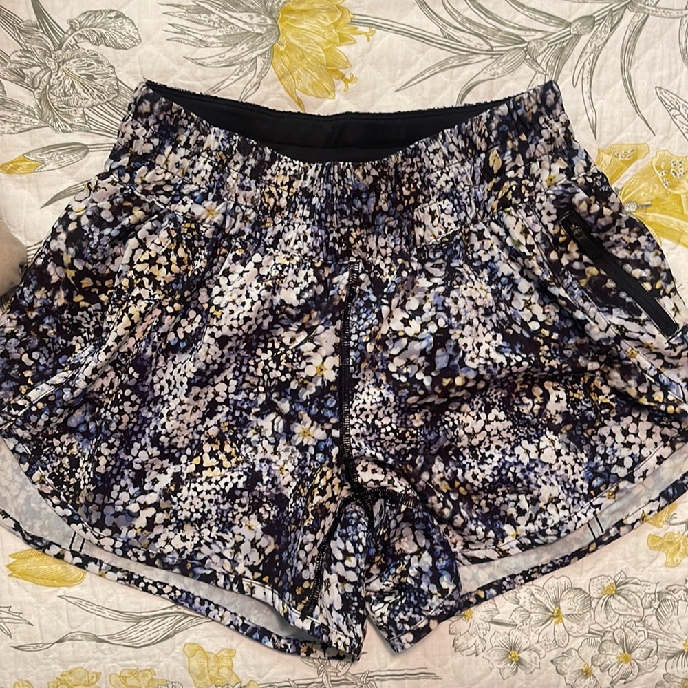 Lululemon Hotty Hot LR 4”